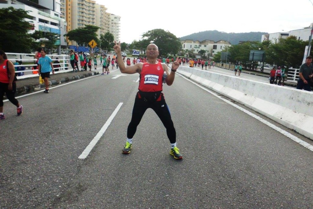 Tan strikes a pose at the 2015 edition of Penang Bridge International Marathon. [Photo by Tan Tick Hock/Facebook]