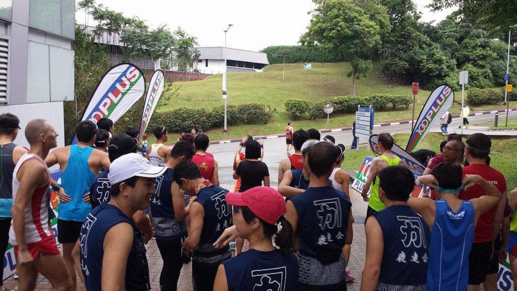The NUS Bizad Run is about to flag off. [Photo by Simon Lau]