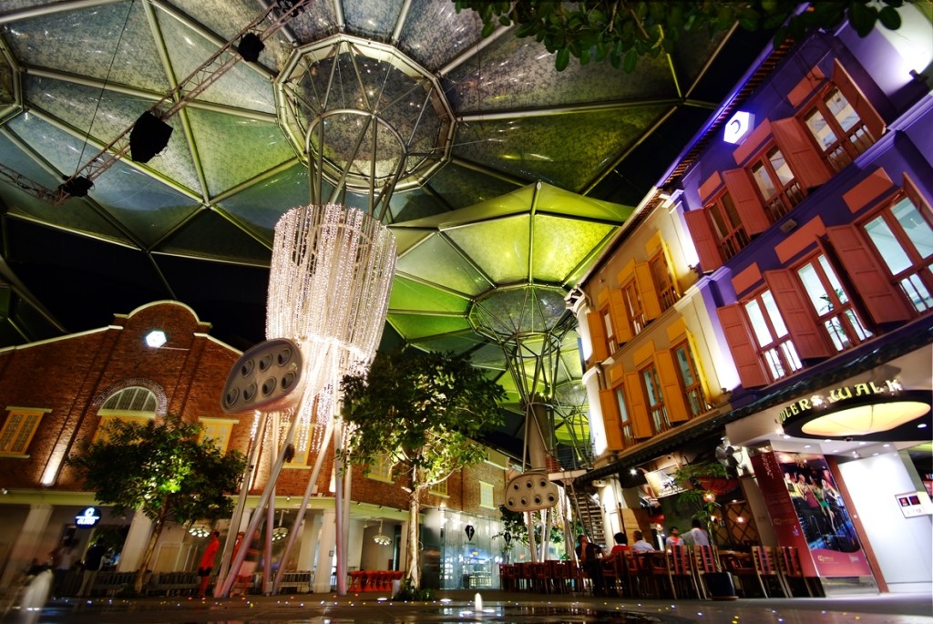 Clarke Quay has been chosen as the official after-party venue. [Photo by commons.wikimedia.org]