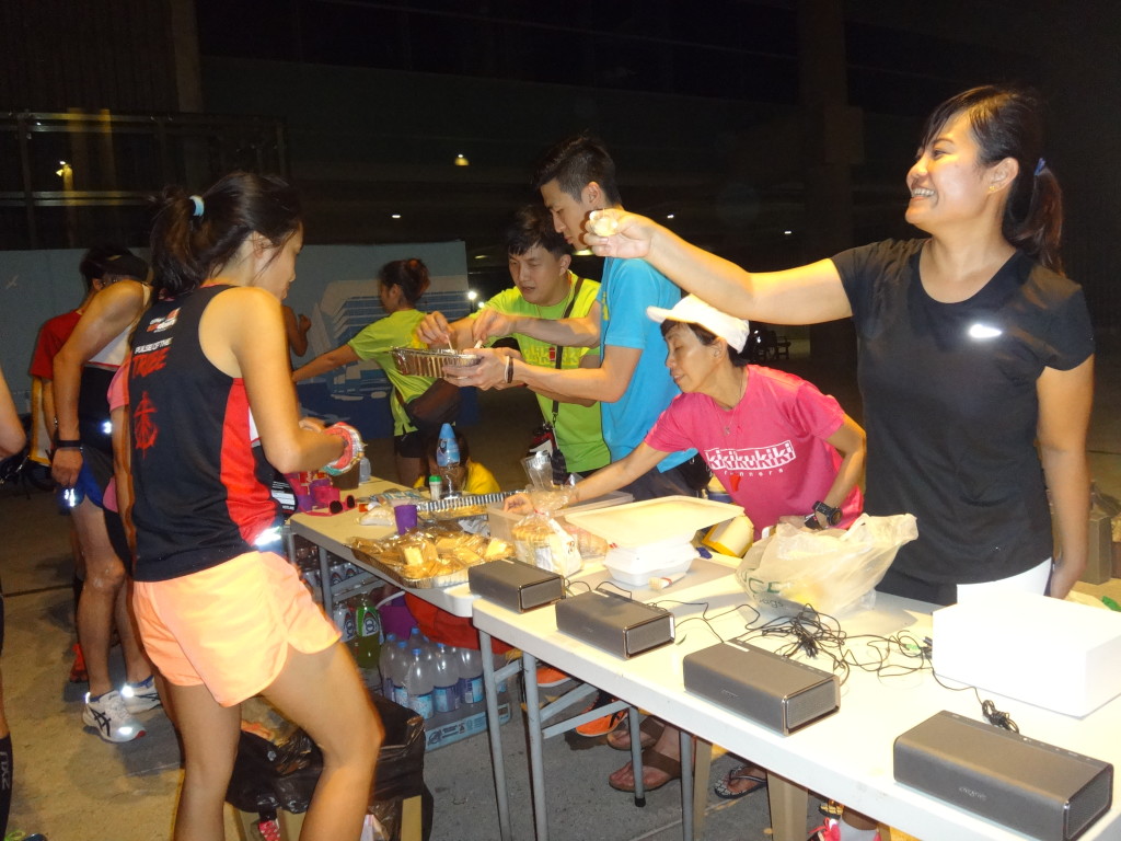 Thank you K5 Runners for the generous support station at 37km!