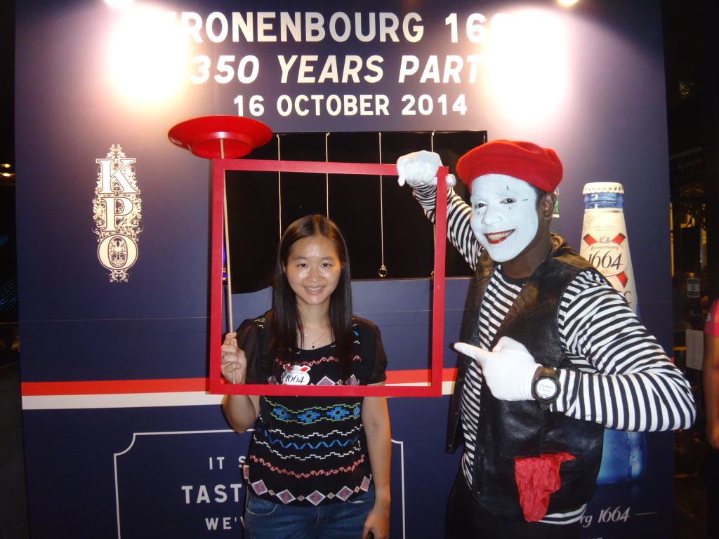 With the entertaining clown at the party!