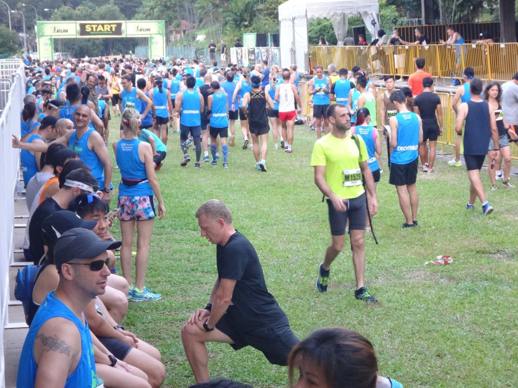 Runners heading towards the starting pen.