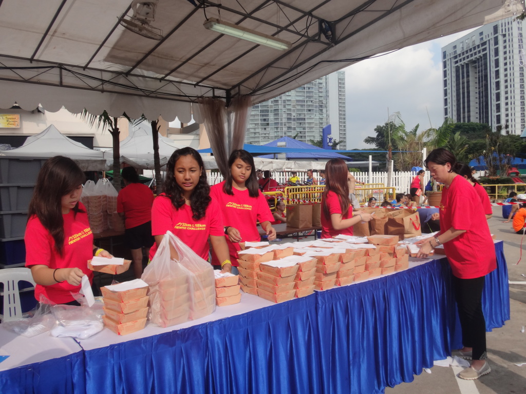 Plenty of Nasi Lemak is still available for the runners.