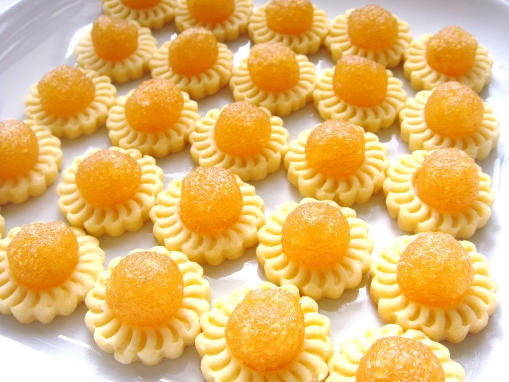Who loves pineapple tarts? [Photo by www.moxdeals.sg]