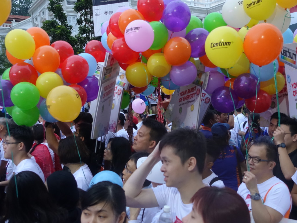 There were lots of colourful balloons at the starting line.