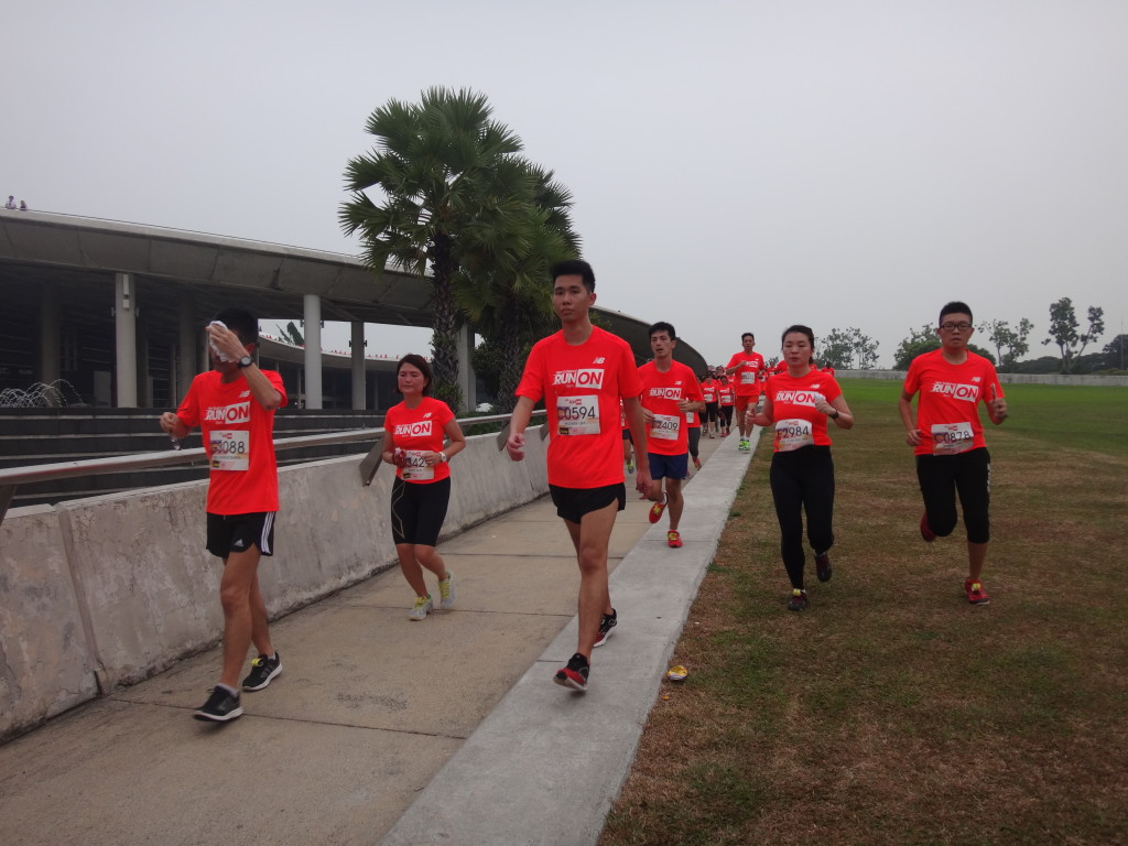Runners head down the Marina Barrage slope at the halfway mark.
