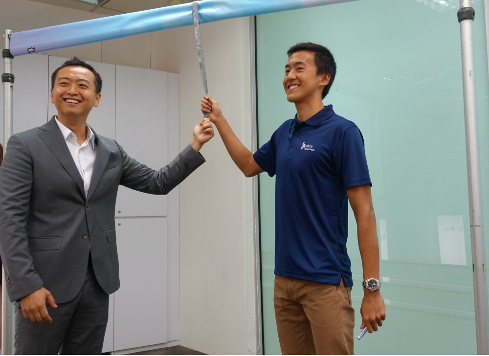 Quah, together with Cheng Sucheng from Liberty Insurance, officially launches Quah as the new face for their company.