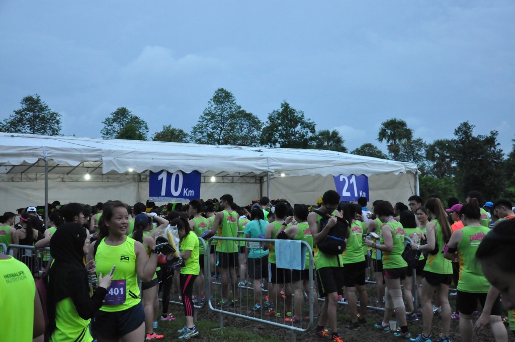 Long queues of runners.