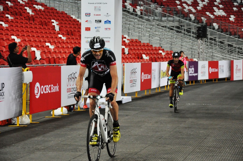 1st and 2nd cyclists crossing the finishing line for the 42km race