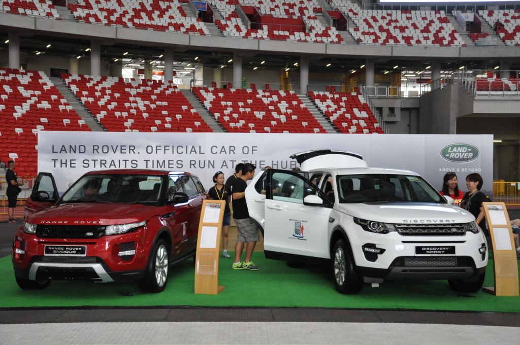 Land Rover, the official car of the ST Run 2015.