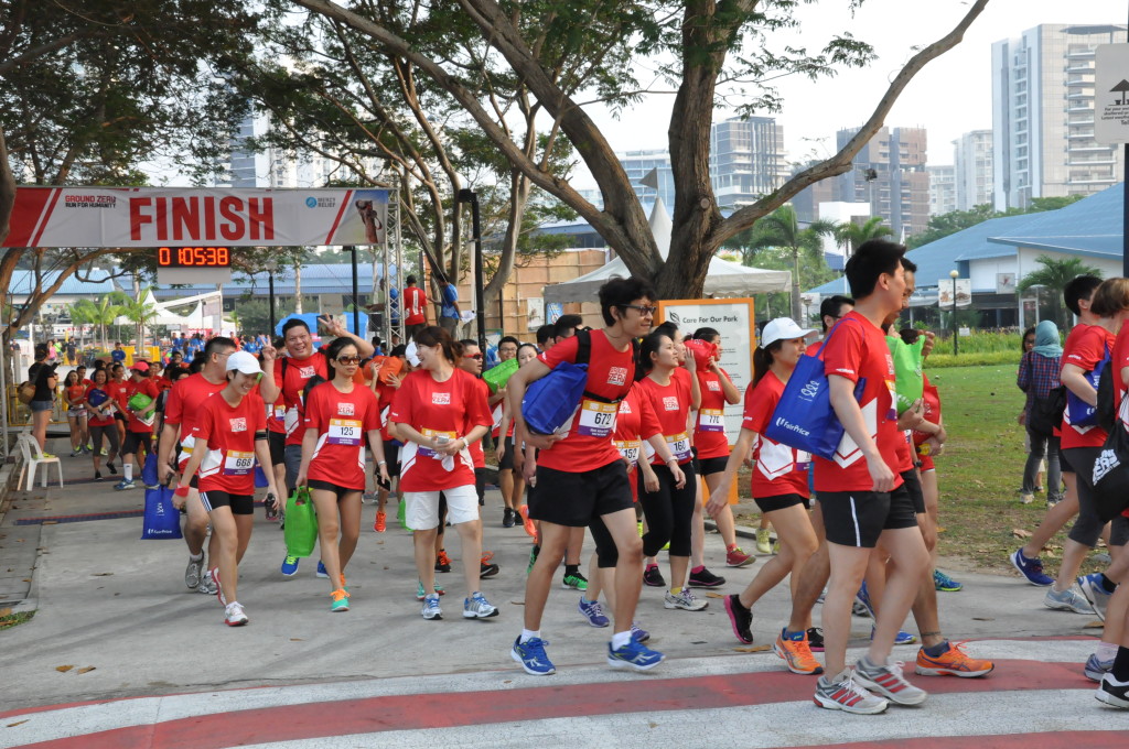 5km runners continue streaming out with their 5.1kg packs.