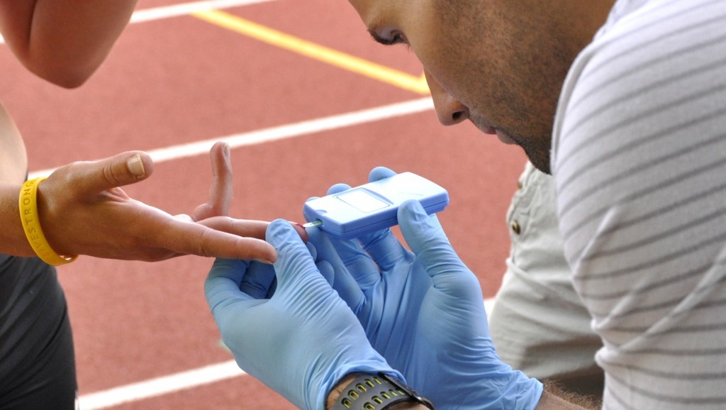 Blood samples are taken to measure the Lactate levels in the blood. Photo by: bssc.uoregon.edu