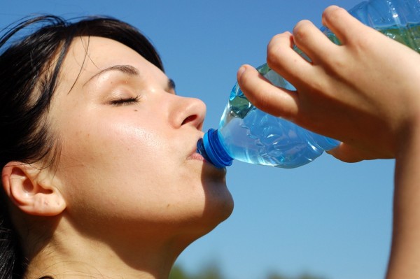 Drink water to boost your energy. Credit: turntrim.com