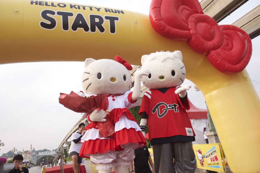 Hello Kitty and Dear Daniel flagged the runners off. (Credit: Hello Kitty Run).