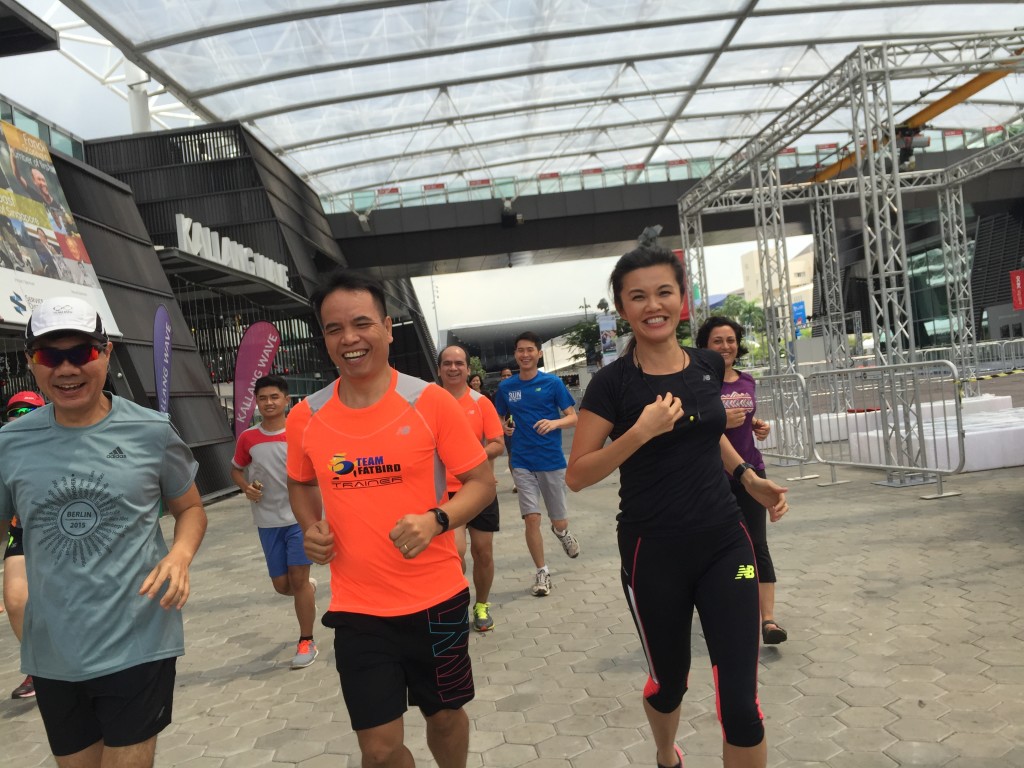 Jenny Huang (in black) conducted a running clinic last weekend.