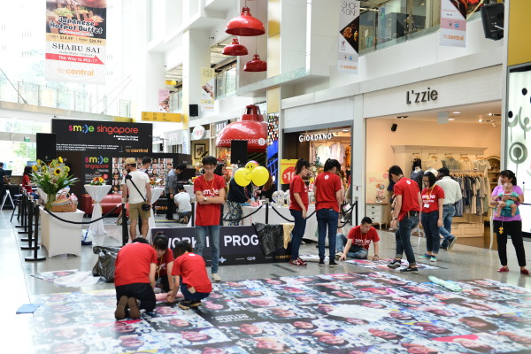 the Smile Singapore photo mural being installed. Credit: Clarke Quay Central.