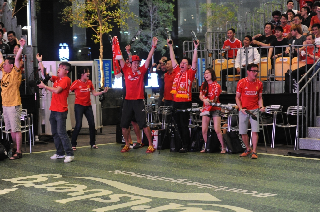 Liverpool fans cheering their team on at the Carlsberg Ultimate Football Live Screening. (Credit: Carlsberg Singapore).