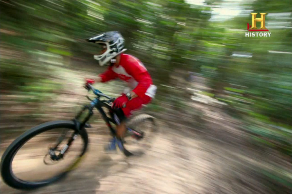 Justin Mott let his pro status show in the third challenge. Here is his photo of mountain bikers. (HISTORY Channel Screen Grab)