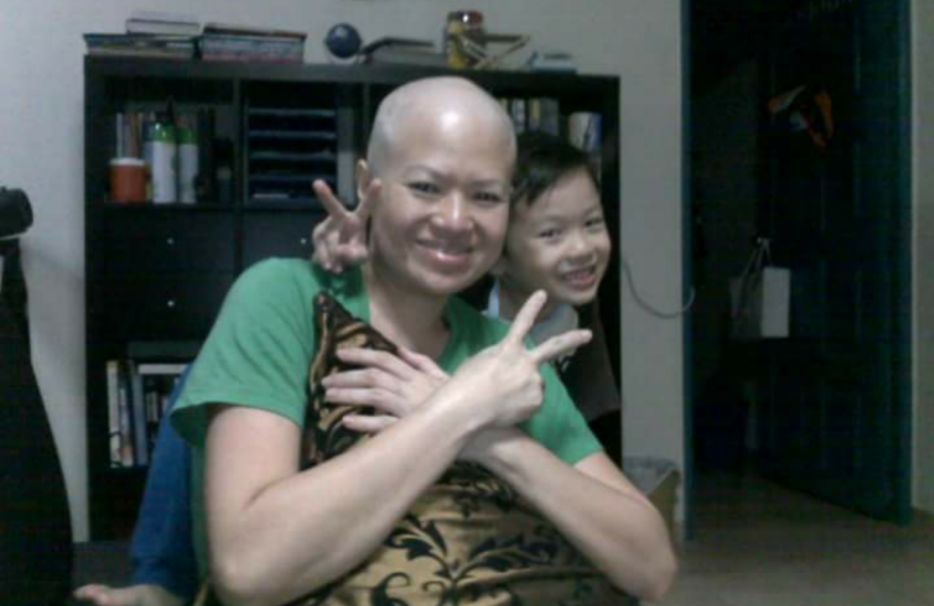Jessica shaved herself bald just before chemotherapy in August 2010.
