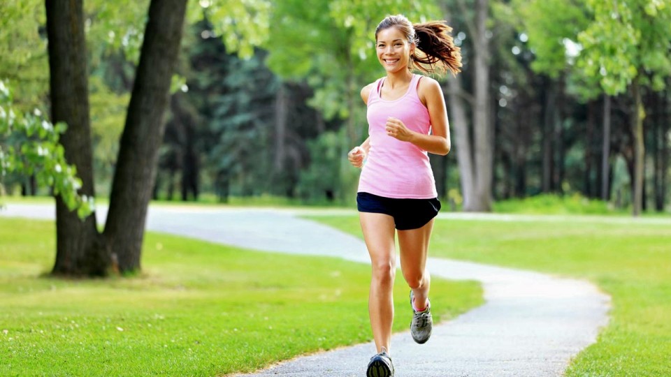 Sometimes, running alone can be boring. Photo by www.runsociety.com