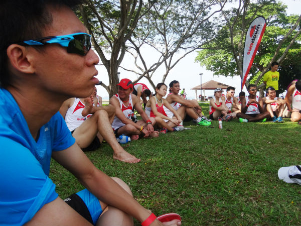 Runners are listening intently to what Zaki is sharing.