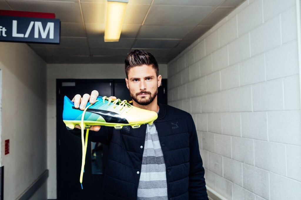 Arsenal striker Olivier Giroud loves the evoPOWER boots. [Photo by PUMA]